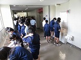 写真：給食時の手洗いの様子1