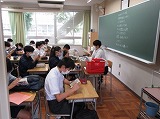 写真：朝読書の様子2