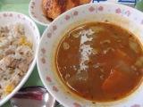 写真　給食　チキンピラフ定食