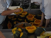 写真　給食　かぼちゃの甘煮