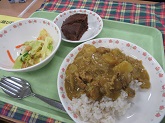 写真　給食　冬野菜カレー