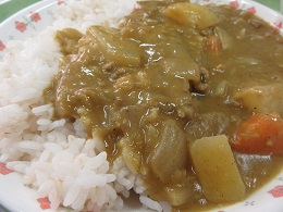 写真　給食　冬野菜カレー