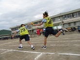 写真　1学年運動会　全員リレー