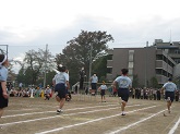 写真　1学年運動会　100m走