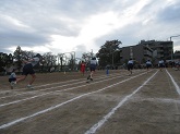 写真　1学年運動会　クラス対抗リレー