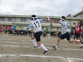 写真　1学年運動会　全員リレー