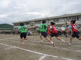 写真　1学年運動会　全員リレー