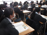写真　1年道徳授業