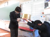 写真　生徒会　エコキャップ運動