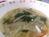 写真　給食　チキンライス　野菜スープ　ミルクかん　プレーンオムレツ