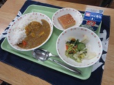 写真　給食　カレー