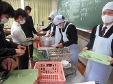 写真　給食　カレー