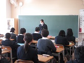 写真　1年学年末考査前授業