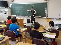 写真：4年1組の様子