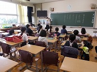 写真：委員会活動の様子1