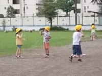 写真：シャボン玉遊びの様子2