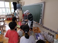 写真：給食の様子1