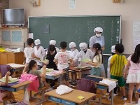 写真：給食の様子3