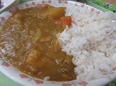 写真　給食　カレーライス