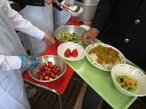 写真　給食　カレーライス