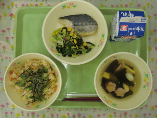 [今日の献立] 牛乳、春のちらし寿司、すまし汁、魚の西京焼き、菜の花和え