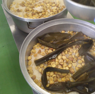 給食の調理写真