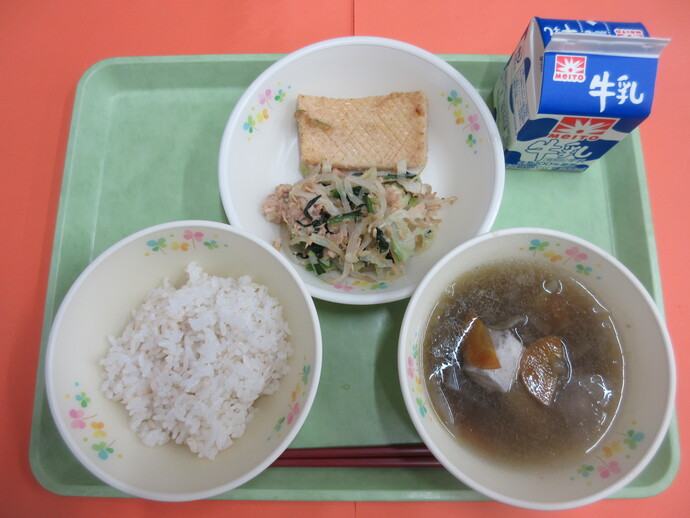 6月19日　ご飯 けんちん汁 いかの香味焼き 野菜とツナのあえもの 牛乳