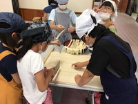 写真：ほうとう作りの様子