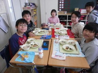 写真：給食開始1