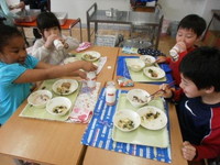 写真：給食開始2