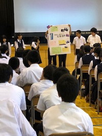 写真：校外学習報告会の様子2