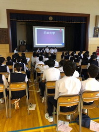 写真：校外学習報告会の様子4