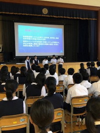 写真：校外学習報告会の様子6