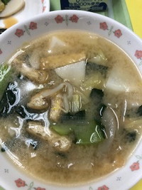 写真：具だくさん味噌汁