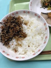写真：ご飯　手作りかみかみふりかけ