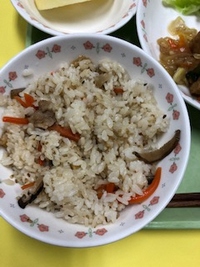 写真：かやくご飯