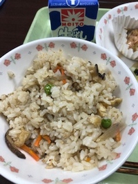 写真：鶏ごぼうご飯