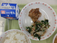 写真：鶏肉の香味焼き　野菜とツナの和え物