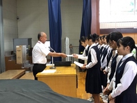 写真：表彰の様子1