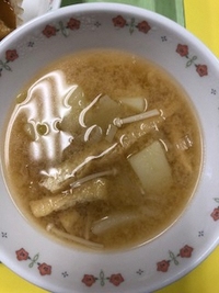 写真：味噌汁（じゃが・えのき・揚げ・葱）