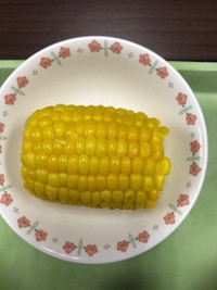 写真：茹でとうもろこし