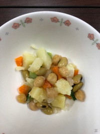 写真：豆とじゃが芋のサラダ