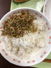 写真：麦ごはん　手作りふりかけ