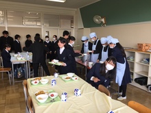給食の様子です