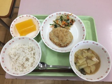 給食です