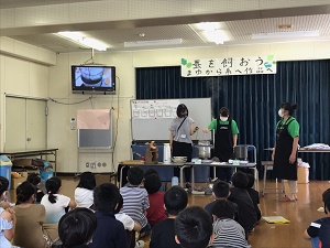 蚕学習の様子1