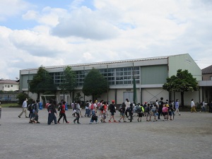 下校