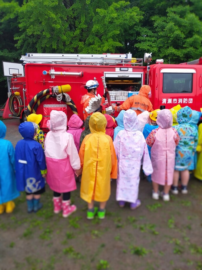 清瀬市主催で水防訓練を行いました。清瀬市内の小中学校で輪番で行っています。（実施可能な小中のみ）水害時の避難について、様々な体験や展示を通して知ることができ、防災への意識を高めました。