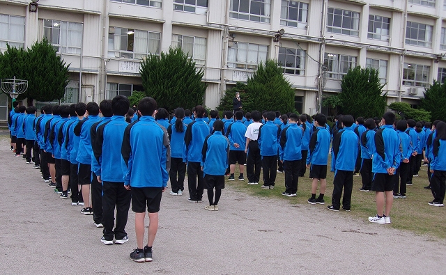 全校朝礼