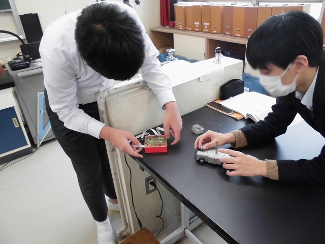 記録タイマーとテープをセット
